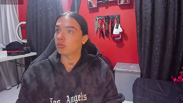 Snapshot of Almaazz chatting on 06.18.26 Almaazz online show from 06.18.26