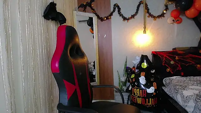 Snapshot of fire_drako_ chatting on 10.29.25 fire drako online show from 10.29.25