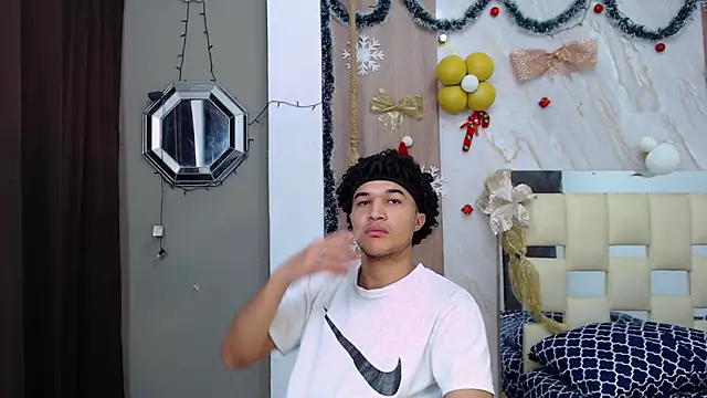 Snapshot of fire_drako_ chatting on 12.22.25 fire drako online show from 12.22.25