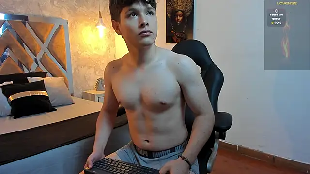 Snapshot of kraven_lust chatting on 05.17.26 kraven lust online show from 05.17.26