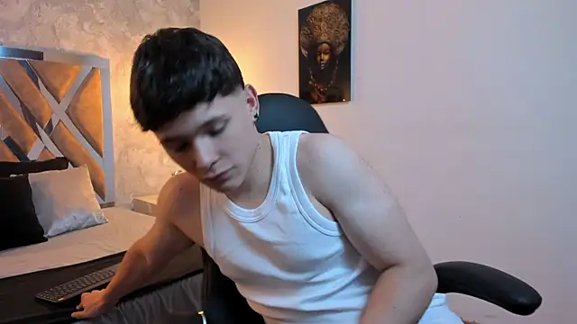 Snapshot of kraven_lust chatting on 06.17.26 kraven lust online show from 06.17.26