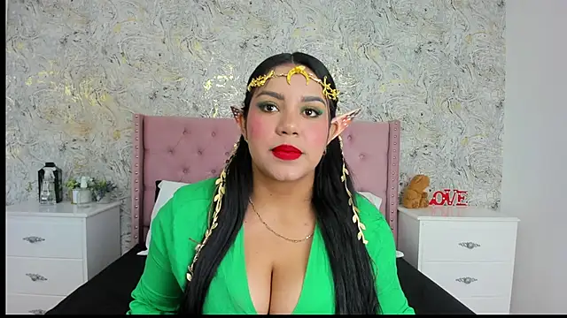 Snapshot of SienaWild chatting on 11.15.25 SienaWild online show from 11.15.25