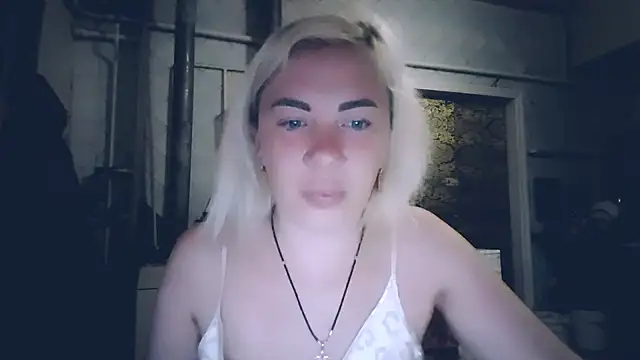 Snapshot of EmmaCat_ chatting on 05.10.26 EmmaCat online show from 05.10.26