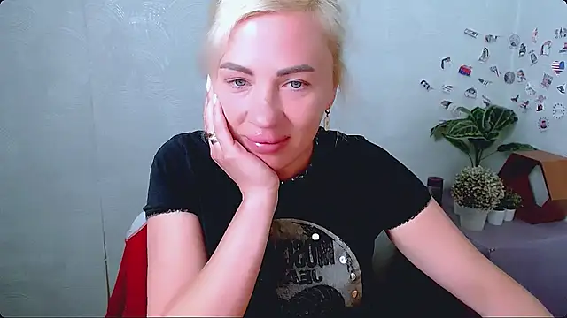 Snapshot of EmmaCat_ chatting on 05.28.26 EmmaCat online show from 05.28.26