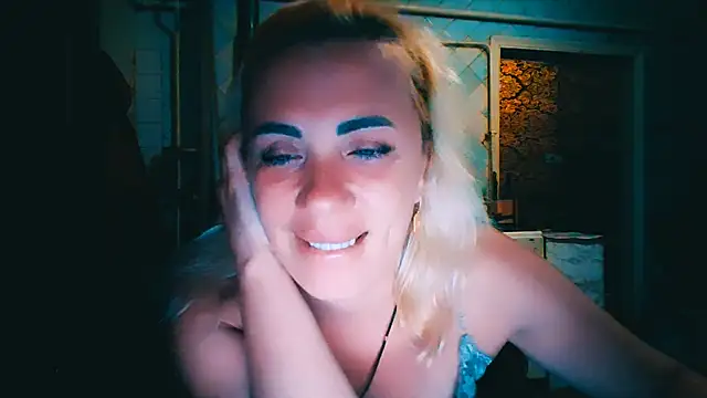 Snapshot of EmmaCat_ chatting on 06.13.26 EmmaCat online show from 06.13.26