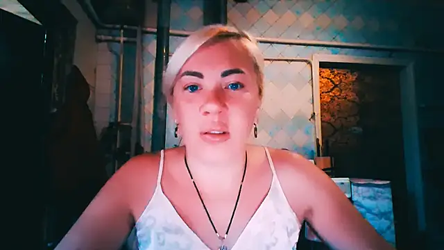 Snapshot of EmmaCat_ chatting on 06.17.26 EmmaCat online show from 06.17.26