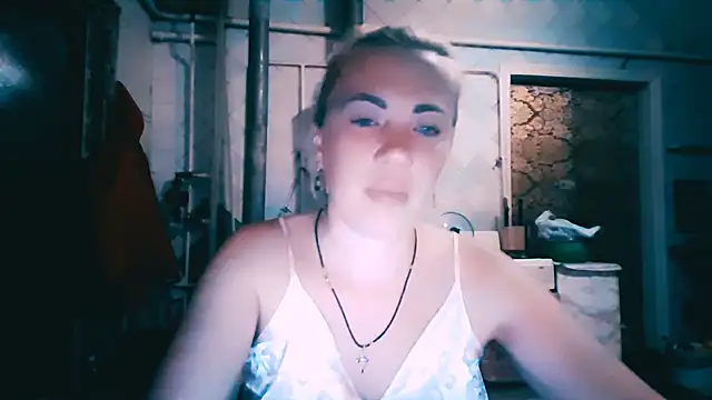 Snapshot of EmmaCat_ chatting on 06.17.26 EmmaCat online show from 06.17.26