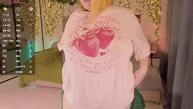 Snapshot of Aki_nohana chatting on 09.29.25 Aki nohana online show from 09.29.25