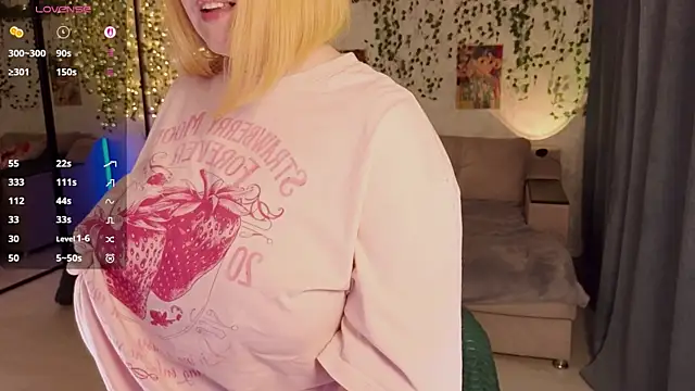 Snapshot of Aki_nohana chatting on 10.08.25 Aki nohana online show from 10.08.25