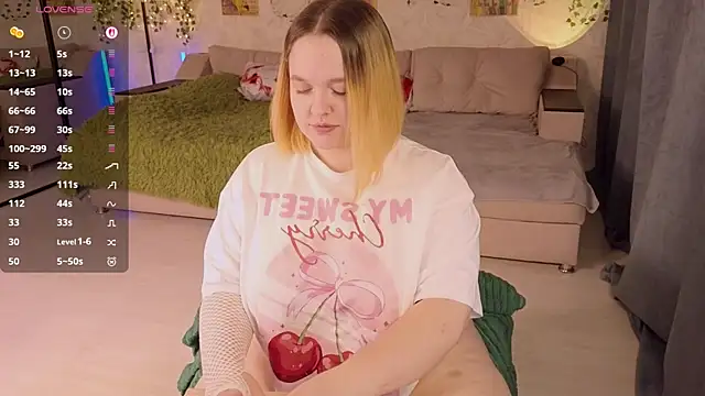 Snapshot of Aki_nohana chatting on 10.10.25 Aki nohana online show from 10.10.25