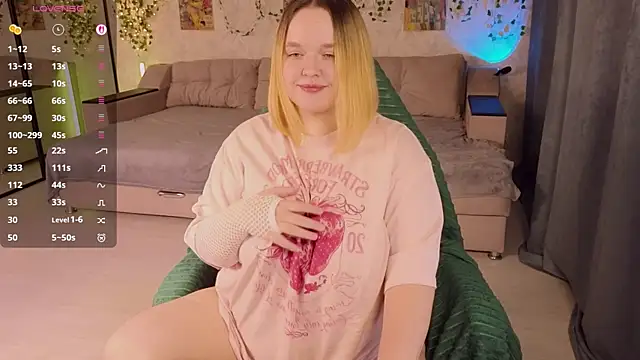 Snapshot of Aki_nohana chatting on 10.14.25 Aki nohana online show from 10.14.25