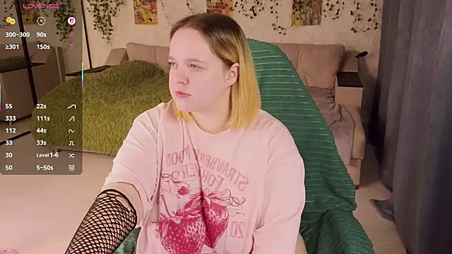 Snapshot of Aki_nohana chatting on 10.22.25 Aki nohana online show from 10.22.25