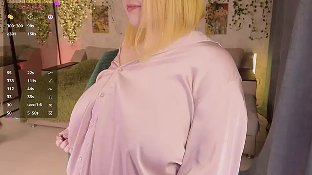 Snapshot of Aki_nohana chatting on 10.25.25 Aki nohana online show from 10.25.25