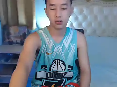 Snapshot of mr_chandy chatting on 10.27.25 mr chandy online show from 10.27.25