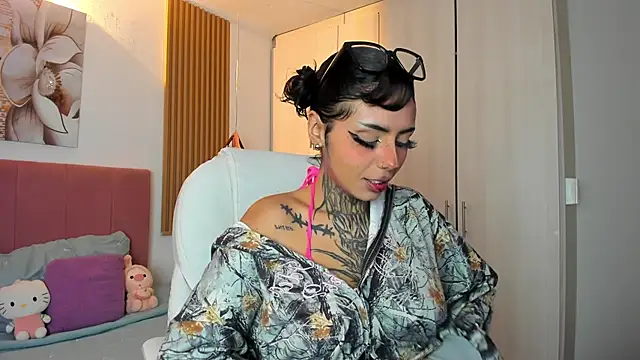 KoraRousee online show from 10.25.25