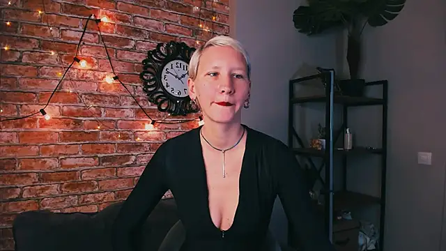 Snapshot of Kim_Waite chatting on 09.18.25 Kim Waite online show from 09.18.25