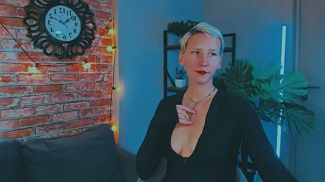 Snapshot of Kim_Waite chatting on 10.02.25 Kim Waite online show from 10.02.25