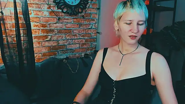 Snapshot of Kim_Waite chatting on 10.19.25 Kim Waite online show from 10.19.25