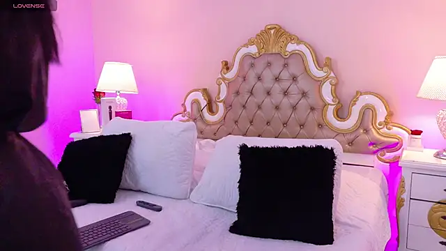 AryCorinne online show from 06.05.26