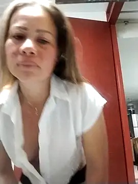 LaraCaliente online show from 09.23.25