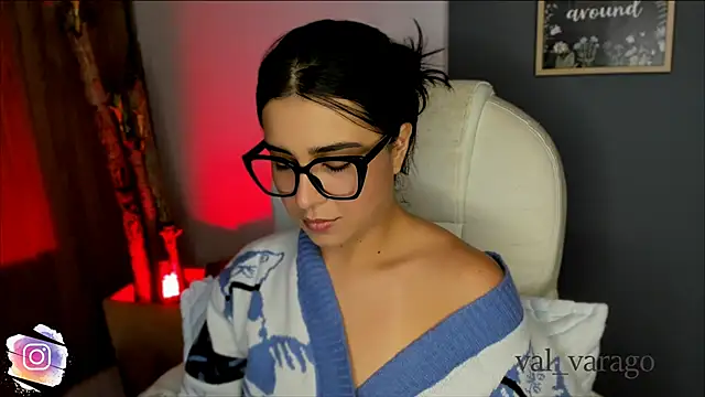 Snapshot of val_varago chatting on 11.01.25 val varago online show from 11.01.25