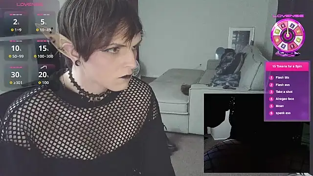 Snapshot of EnbyGamerChick chatting on 09.21.25 EnbyGamerChick online show from 09.21.25