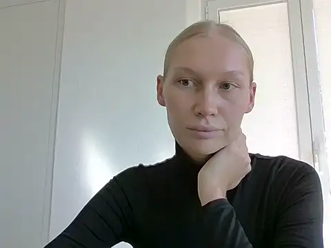 Snapshot of Nirveth chatting on 10.07.25 Nirveth online show from 10.07.25