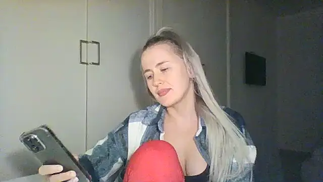 Snapshot of Frosian chatting on 09.23.25 Frosian online show from 09.23.25