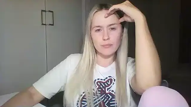 Snapshot of Frosian chatting on 09.30.25 Frosian online show from 09.30.25