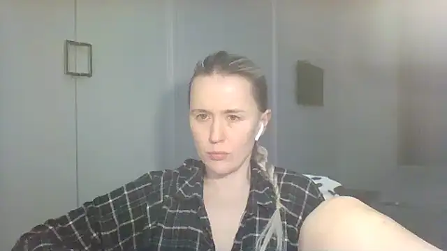 Snapshot of Frosian chatting on 10.28.25 Frosian online show from 10.28.25