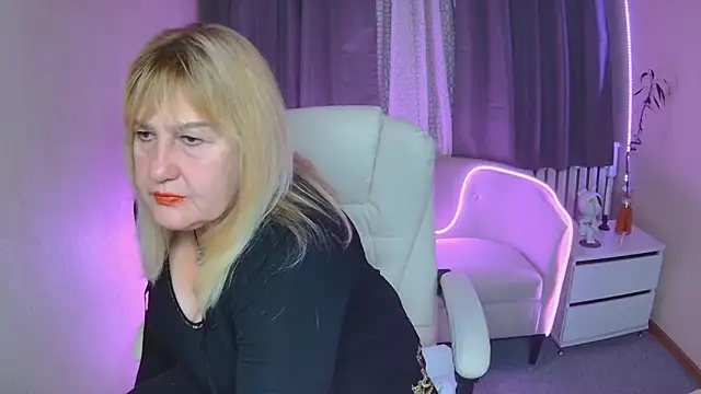 EmmaEllison online show from 11.12.25