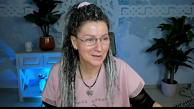 Snapshot of UmaSpace chatting on 11.03.25 UmaSpace online show from 11.03.25