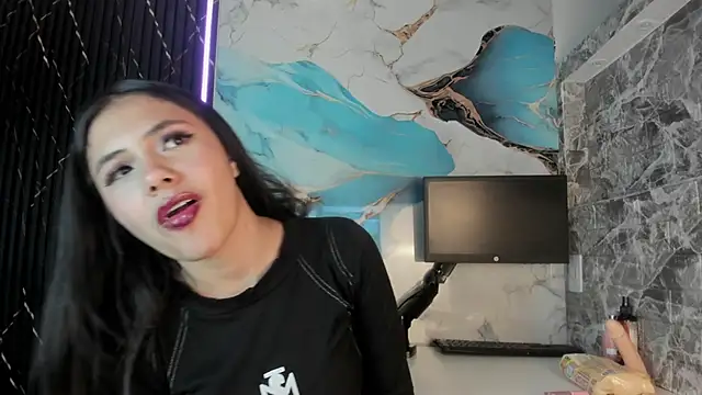 Snapshot of SharomHilton chatting on 09.29.25 SharomHilton online show from 09.29.25