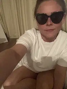 Mia Winters online show from 08.06.26