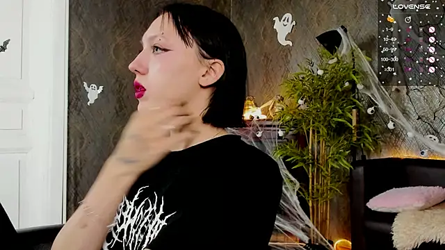 Snapshot of AdeliceLenoir chatting on 10.19.25 AdeliceLenoir online show from 10.19.25