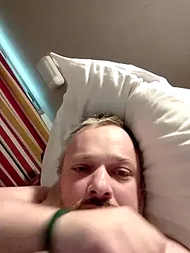 Snapshot of Yannor36 chatting on 09.26.25 Yannor36 online show from 09.26.25