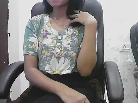 short girl  online show from 03.05.26