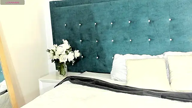 LiilyAdams online show from 11.10.25