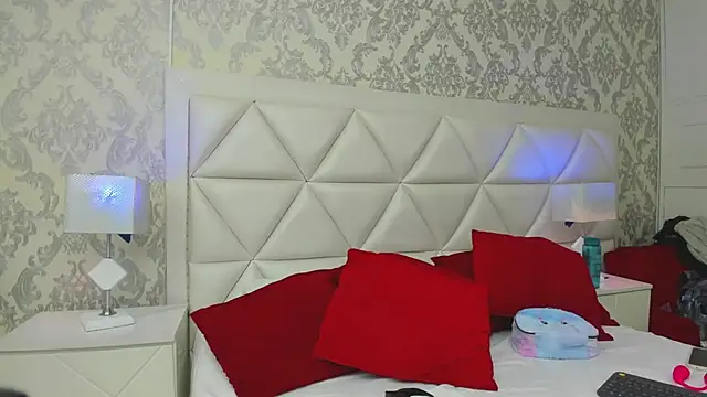 Snapshot of LaylaaDoll chatting on 12.15.25 LaylaaDoll online show from 12.15.25