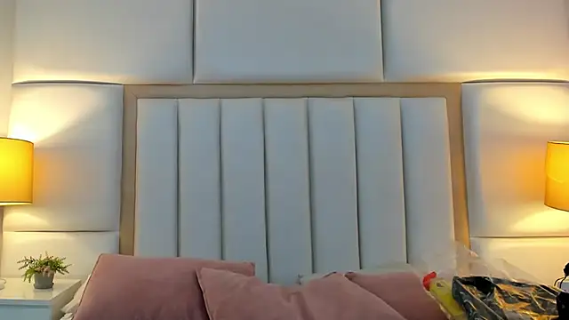 Snapshot of LaylaaDoll chatting on 12.20.25 LaylaaDoll online show from 12.20.25