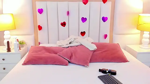 Snapshot of LaylaaDoll chatting on 02.14.26 LaylaaDoll online show from 02.14.26