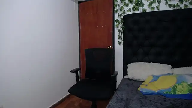 Snapshot of isabel_09 chatting on 10.23.25 isabel 09 online show from 10.23.25