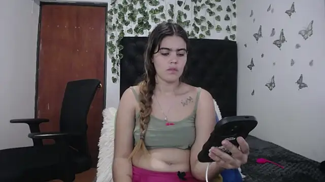 Snapshot of isabel_09 chatting on 10.24.25 isabel 09 online show from 10.24.25