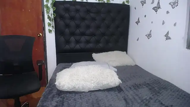 Snapshot of isabel_09 chatting on 10.28.25 isabel 09 online show from 10.28.25