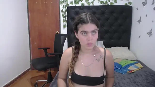 Snapshot of isabel_09 chatting on 10.29.25 isabel 09 online show from 10.29.25