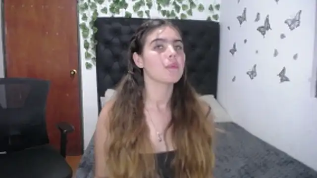 Snapshot of isabel_09 chatting on 10.30.25 isabel 09 online show from 10.30.25