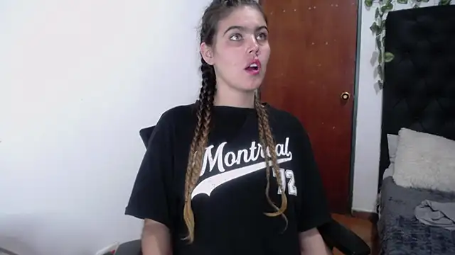 Snapshot of isabel_09 chatting on 11.01.25 isabel 09 online show from 11.01.25