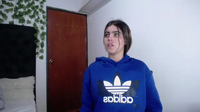 Snapshot of isabel_09 chatting on 11.05.25 isabel 09 online show from 11.05.25