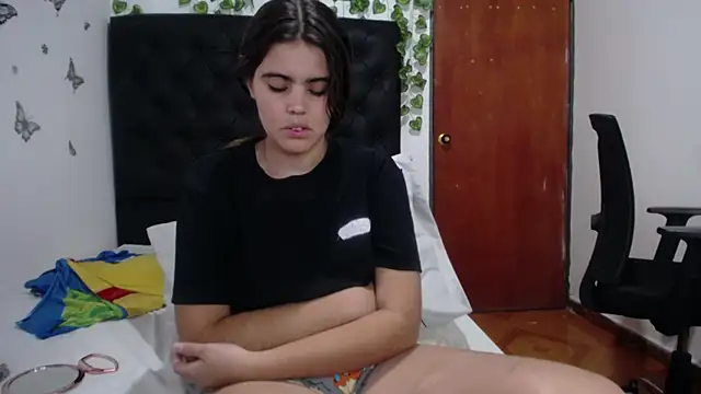 Snapshot of isabel_09 chatting on 11.06.25 isabel 09 online show from 11.06.25