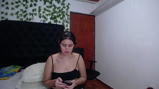 Snapshot of isabel_09 chatting on 11.08.25 isabel 09 online show from 11.08.25